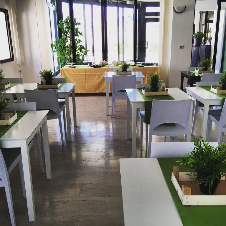 Hotel Riviera Bari Buitenkant foto