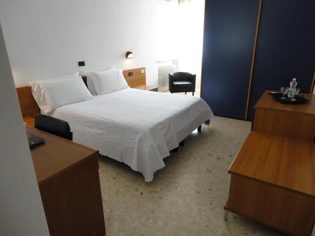 Hotel Riviera Bari Kamer foto