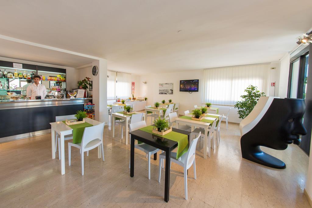 Hotel Riviera Bari Buitenkant foto