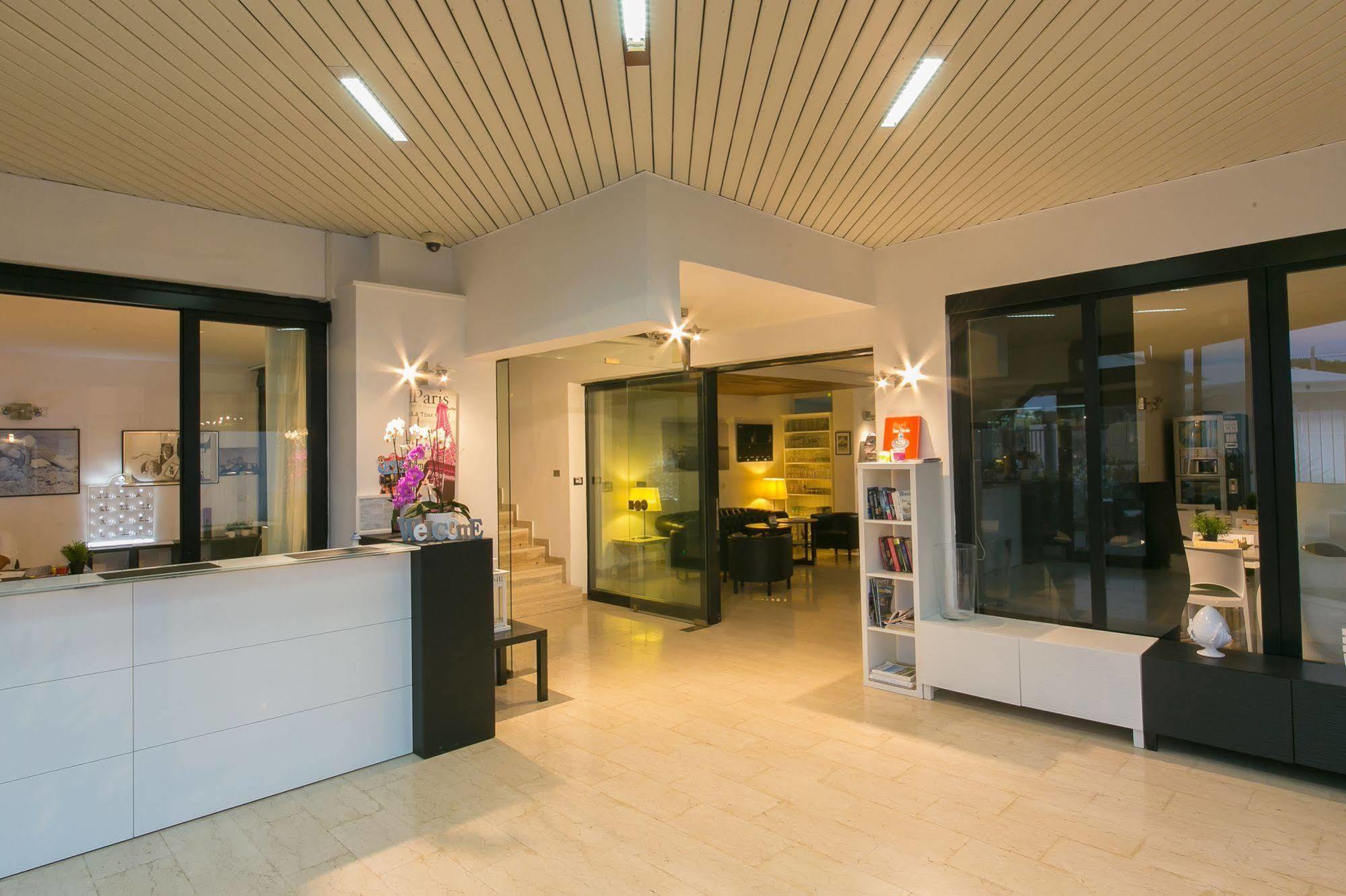 Hotel Riviera Bari Buitenkant foto