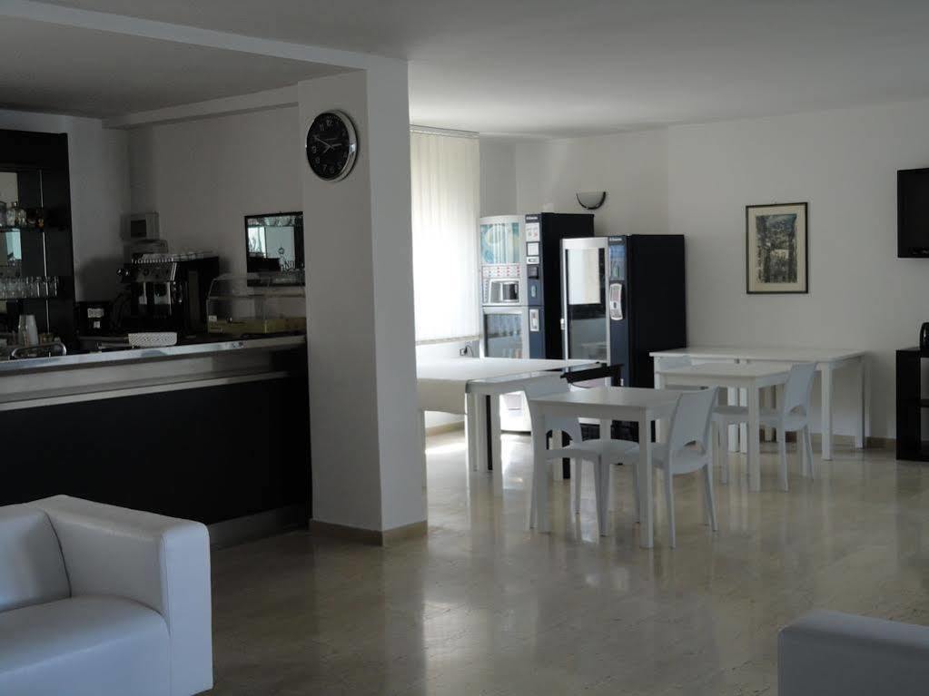 Hotel Riviera Bari Buitenkant foto
